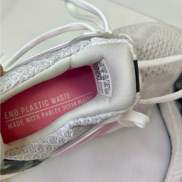 👟 “Adidas” Women’s Ultraboost 5.0 DNA White Mesh w/Pink Stripe Accents - Picture 11 of 17